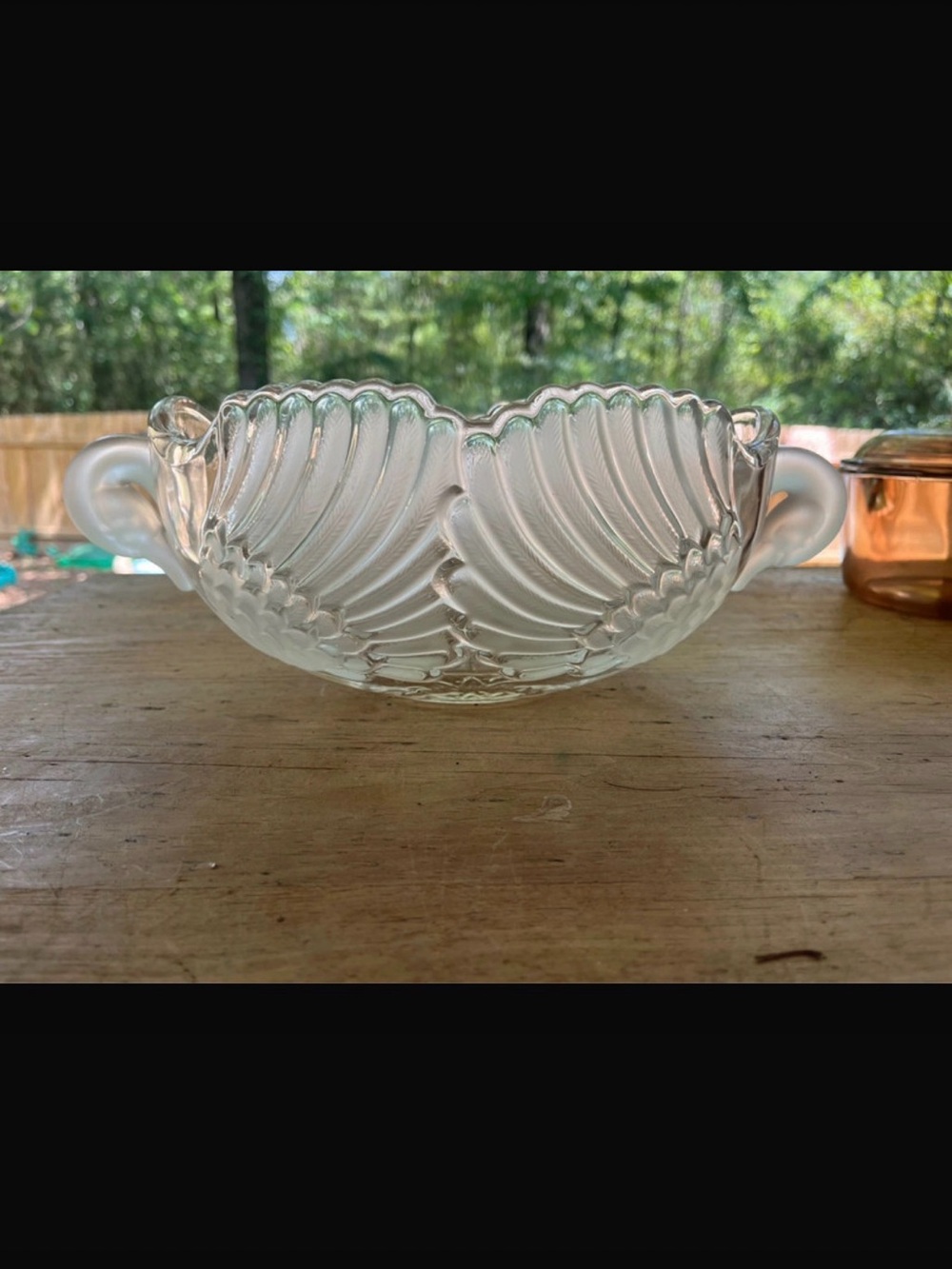 Mikasa Clear Glass Shell-Pattern Double-Handled swan Bowl
